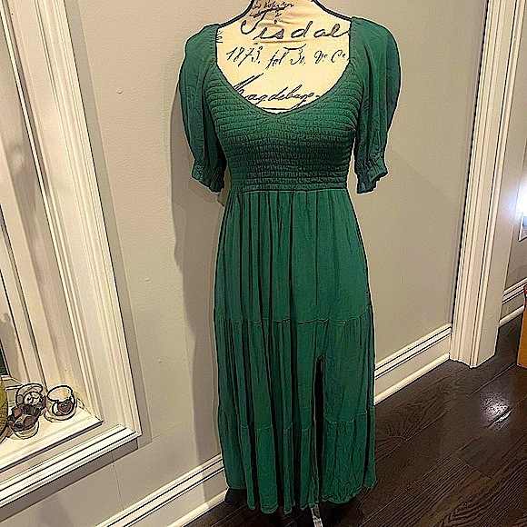 Abercrombie & Fitch Puff Sleeve Smocked Midi Dress - Picture 9 of 16